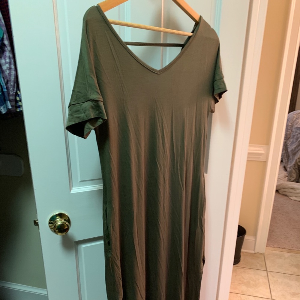 Green maxi dress